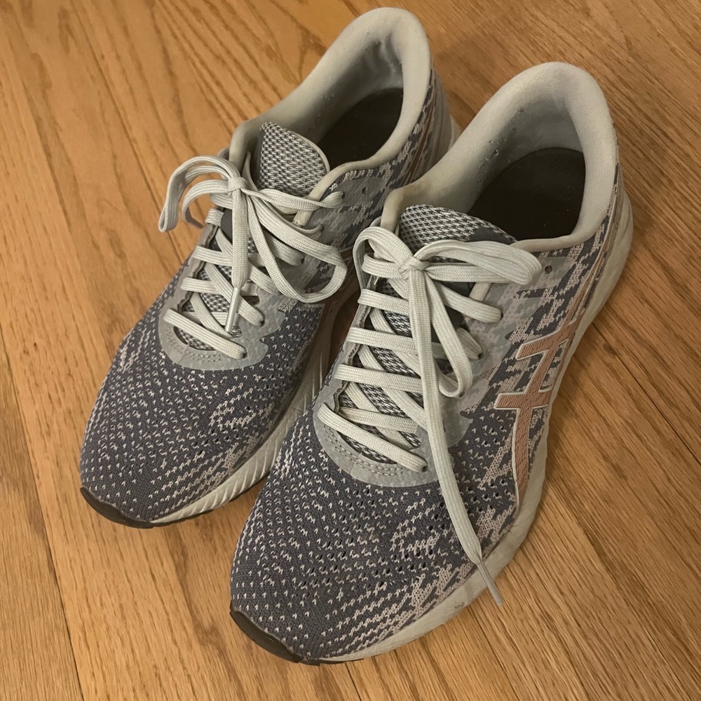 Asics Gel DS Trainer 25 Women's 8.5B Grey and Cream Athletic Shoes Knit Upper